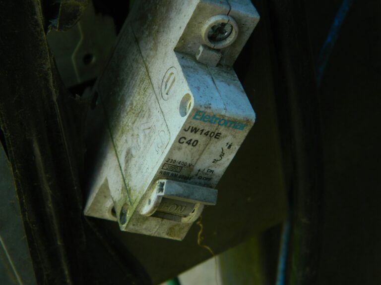 Why You Shouldn’t DIY Fuse Box Repairs?