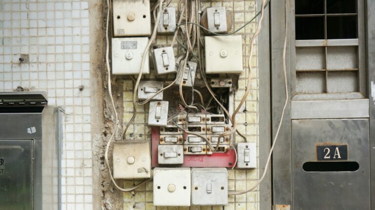 How to Spot Faulty Wiring at Home?
